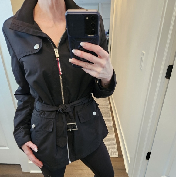 Tommy Hilfiger Rain Jacket - SIZE M - Picture 5 of 16
